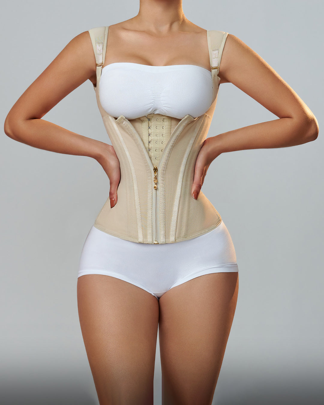 Fascia snellente Clarys beige, fascia modellante vita alta donna, guaina contenitiva palestra, shapewear effetto pancia piatta, fascia posturale schiena, fascia lombare regolabile donna, supporto schiena fitness, intimo modellante sportivo, fascia workout modellante, corsetto invisibile palestra, guaina scolpisce silhouette, fascia effetto visivo magro, sentirsi più sicure nel proprio corpo, postura corretta durante l’allenamento, fascia motivazionale donna, fascia colombiana.