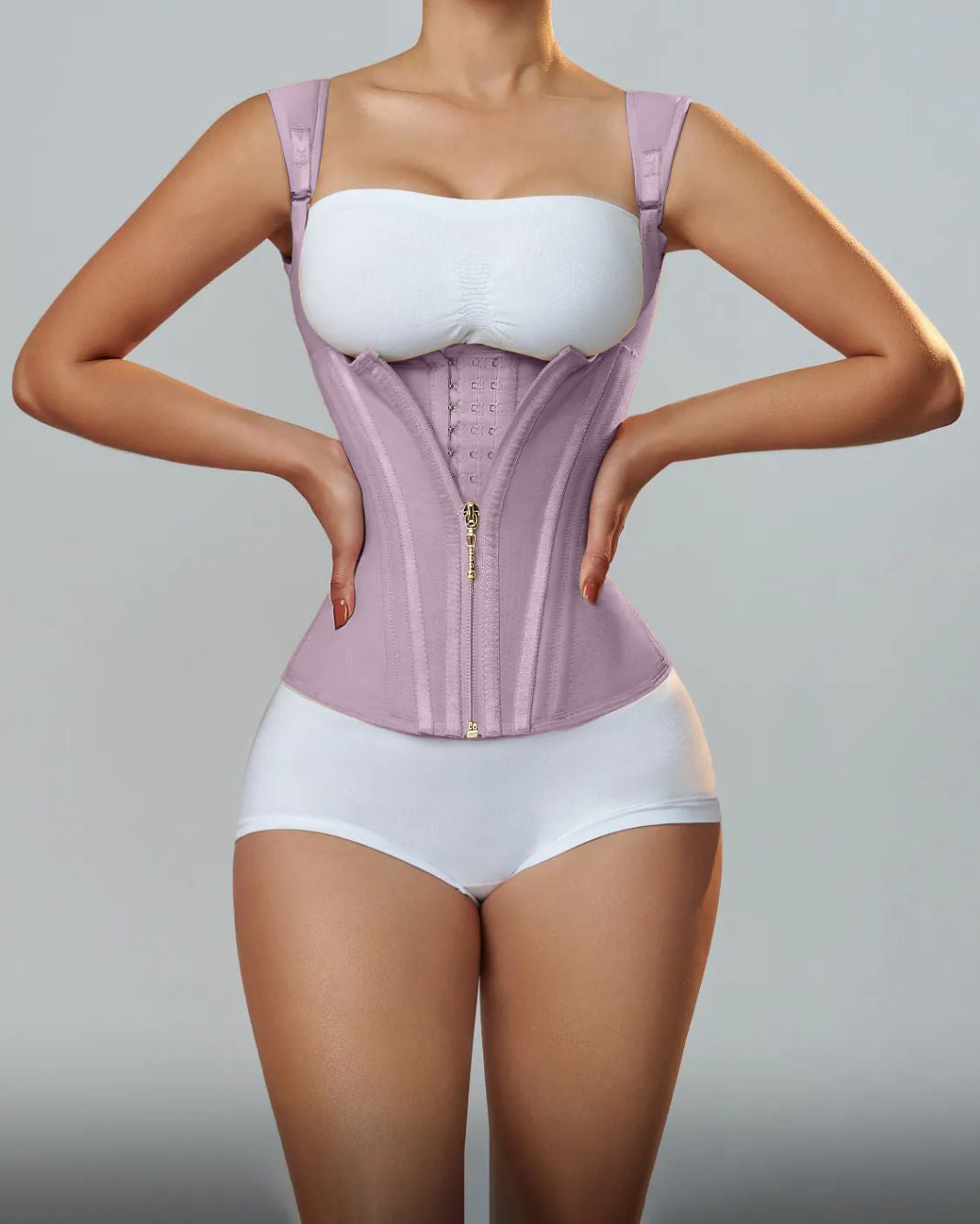 Fascia snellente Clarys lilla, fascia modellante vita alta donna, guaina contenitiva palestra, shapewear effetto pancia piatta, fascia posturale schiena, fascia lombare regolabile donna, supporto schiena fitness, intimo modellante sportivo, fascia workout modellante, corsetto invisibile palestra, guaina scolpisce silhouette, fascia effetto visivo magro, sentirsi più sicure nel proprio corpo, postura corretta durante l’allenamento, fascia motivazionale donna, fascia colombiana.